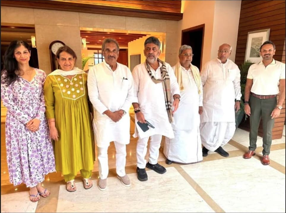 Karnataka Power-Sharing Buzz: Mallikarjun Kharge, Siddaramaiah & DK Shivakumar Meet For Lunch.
