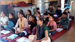 राजस्थान: स्कूल की जर्जर बिल्डिंग ध्वस्त, पर नया भवन कब बनेगा? कहीं मंदिर तो कहीं खुले में लगती क्लास