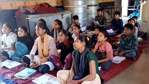 राजस्थान: स्कूल की जर्जर बिल्डिंग ध्वस्त, पर नया भवन कब बनेगा? कहीं मंदिर तो कहीं खुले में लगती क्लास