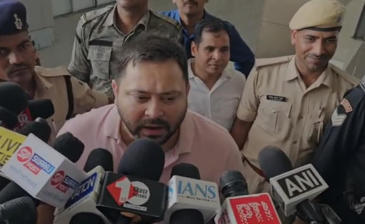 बिहार की सियासत में फिर गरमाया हरा गमछा का मुद्दा, तेजस्वी ने कहा- 'नफरत फैलाकर बांटना चाहती है सत्ता'
