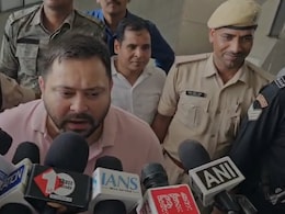 बिहार की सियासत में फिर गरमाया हरा गमछा का मुद्दा, तेजस्वी ने कहा- 'नफरत फैलाकर बांटना चाहती है सत्ता'