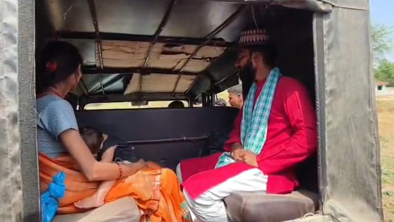 झारखंड: झाड़-फूंक के बहाने UP से महिला को भगा ले गया मौलाना, गढ़वा में ग्रामीणों ने संदिग्ध हालत में पकड़ा