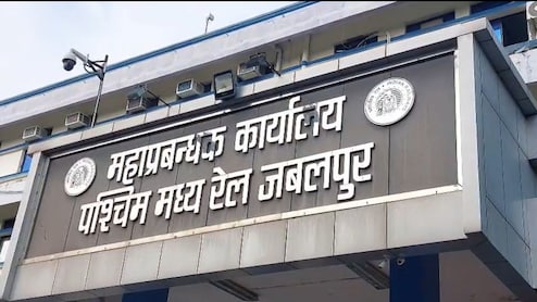 Indian Railways: रेलवे में VIP कोटा का खेल: फर्जी सिफारिश से हो रहा था टिकट कन्फर्म, कर्मचारी सस्पेंड