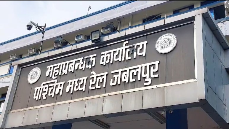 Indian Railways: रेलवे में VIP कोटा का खेल: फर्जी सिफारिश से हो रहा था टिकट कन्फर्म, कर्मचारी सस्पेंड