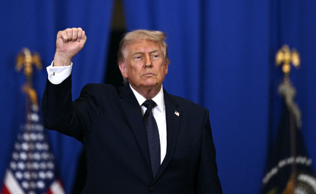 US Lawmakers Slam Trump's Green Card Rule, Vow To Block 'Reckless' Move