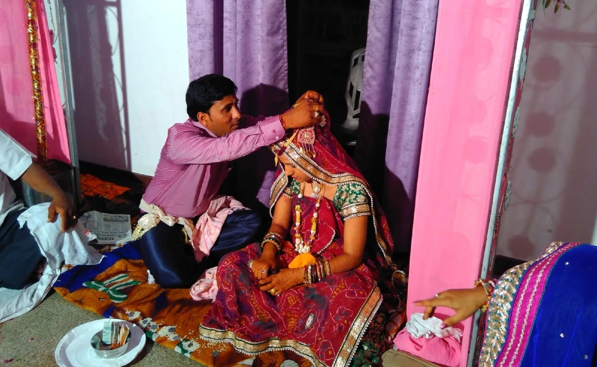 "कामवाली के साथ गलत काम करते पकड़ा तो पत्नी पर कर दिया जानलेवा हमला", अनु मीणा सुसाइड केस की FIR में खुला राज
