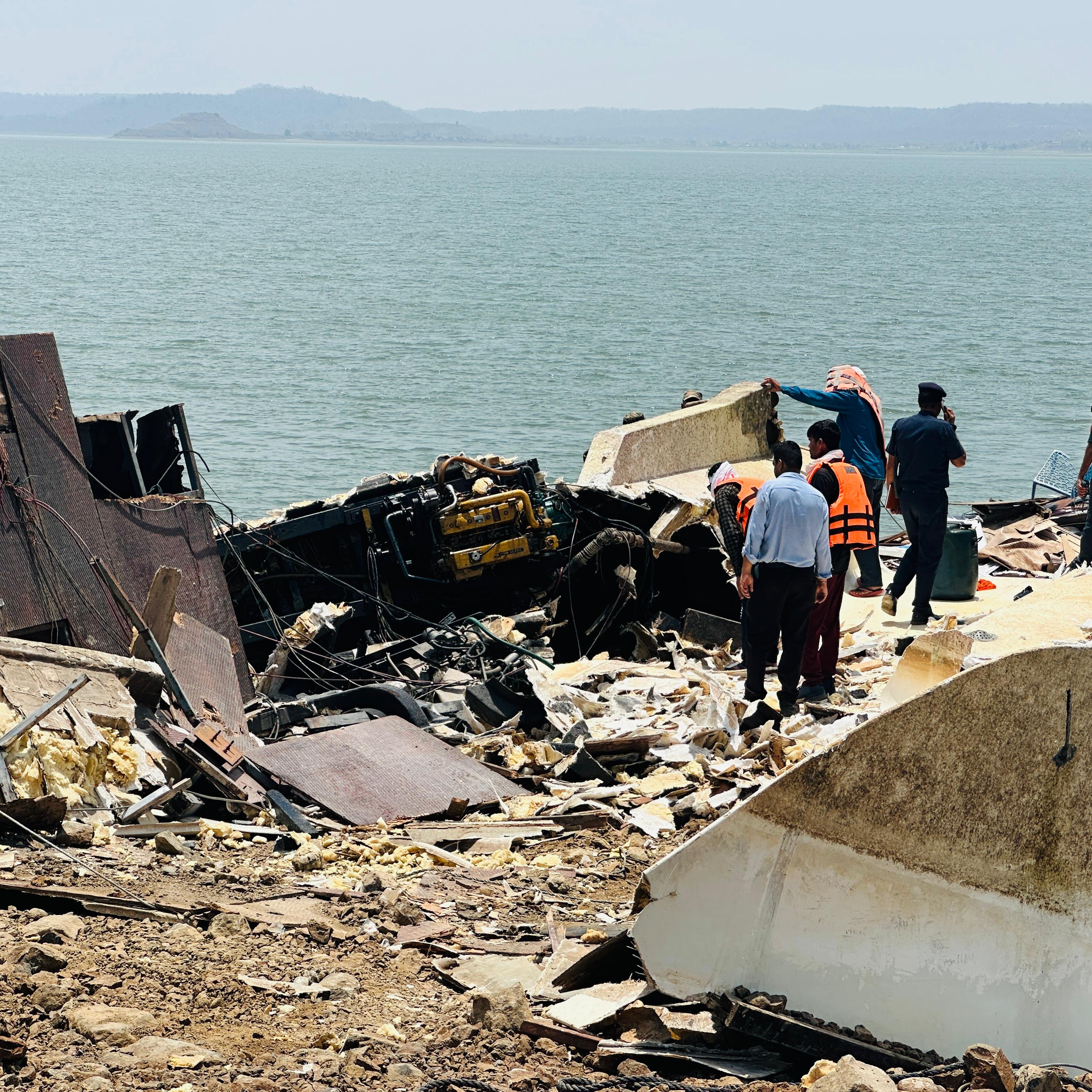 Jabalpur Bargi Dam Cruise Accident: हादसे के बाद क्रूज का हिस्सा