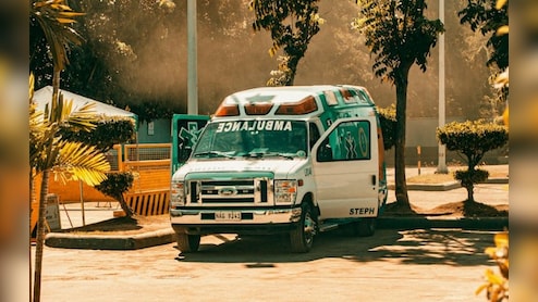 Do you know: 'AMBULANCE' का फुल फॉर्म क्&zwj;या है, इसे क्&zwj;यों उल्&zwj;टा लिखा जाता है?
