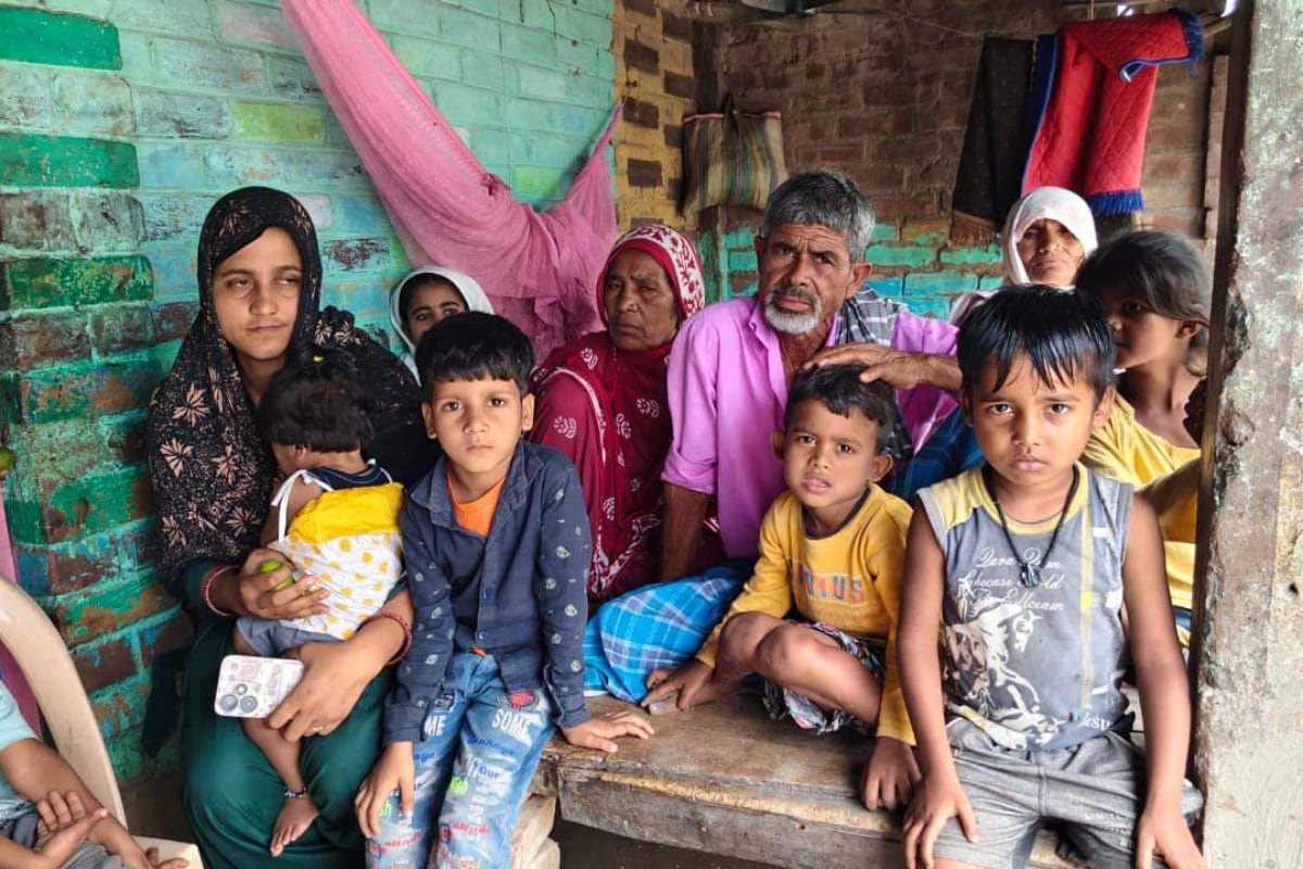 पत्नी शबाना और नौशाद के बुजुर्ग माता-पिता गहरे सदमे में है. पत्नी शबाना और नौशाद के बुजुर्ग माता-पिता गहरे सदमे में है.
