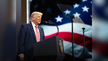 Donald Trump's Midnight Truth Social Barrage Amplifies Conspiracies, Targets Rivals: Report