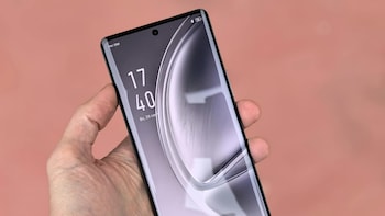 Apple's Debut Curved-Display iPhone Expected in 2027; 2028 Model May Get Advanced Panel: Report