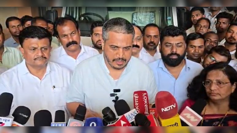 "महाराष्ट्र में हर घंटे हो रहा है एक बलात्कार"- पुणे रेप कांड को लेकर रोहित पवार ने सरकार को घेरा