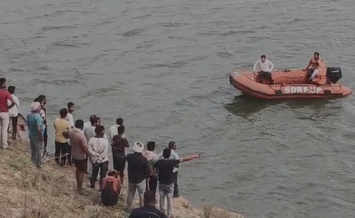हमीरपुर में यमुना पार करते समय डूबी नाव, 9 में से 3 बचाए गए, 1 की मौत, 5 बच्चे अब भी लापता