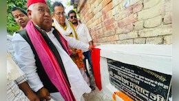 'चार आने का काम' और फीता काटने जुटा मजमा! 90 मीटर की सड़क का उद्घाटन कर ट्रोल हुए अवधेश प्रसाद