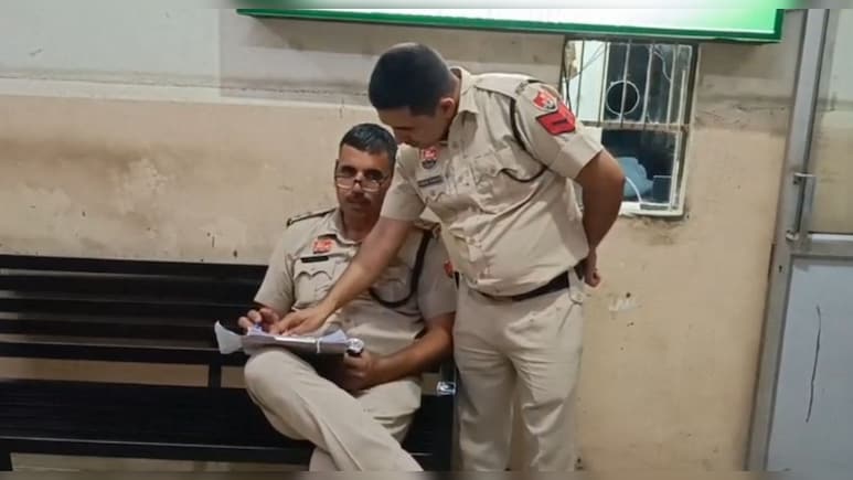 सोनीपत ट्रिपल मर्डर: TDI फ्लैट्स में पत&zwj;ि-पत्&zwj;नी और मह&zwj;िला का मर्डर, सिक्योरिटी गार्ड ने चाकू से क&zwj;िया हमला