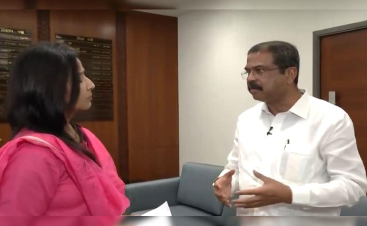 Exclusive: शिक्षा मंत्री ने माना CBSE के OSM में था ग्लिच, NEET री-एग्जाम में एयरफोर्स की लेंगे मदद