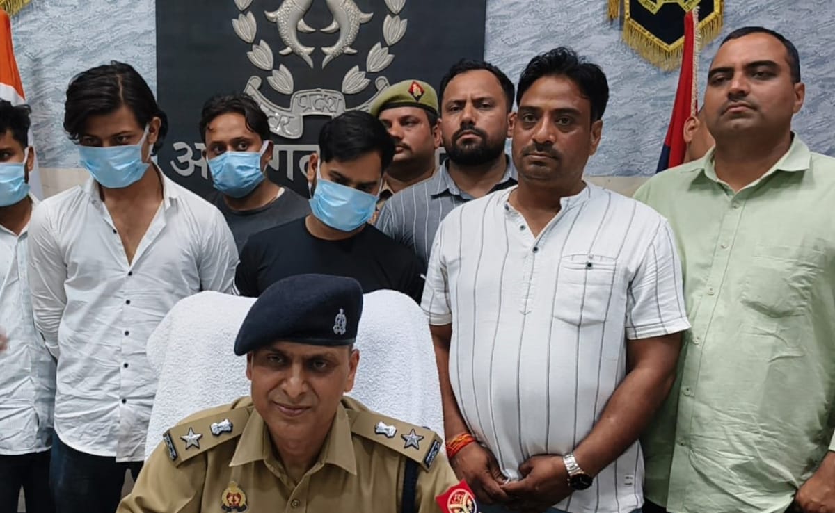 UP-दिल्ली में नकली नोटों की सप्लाई, अलीगढ़ पुलिस ने किया गैंग का भंडाफोड़; 7.70 लाख की फेक करेंसी बरामद