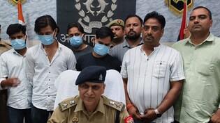 UP-दिल्ली में नकली नोटों की सप्लाई, अलीगढ़ पुलिस ने किया गैंग का भंडाफोड़; 7.70 लाख की फेक करेंसी बरामद