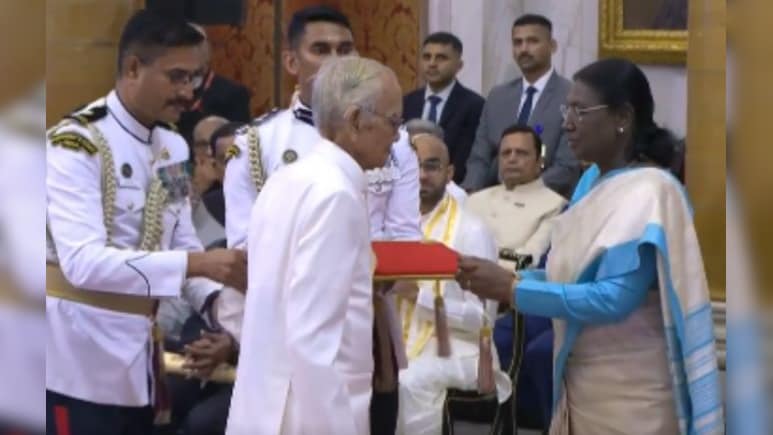 Padma Shri 2026: एमपी की चार और छत्तीसगढ़ की तीन हस्तियों को पद्म श्री, राष्ट्रपति मुर्मू ने सम्मान से नवाजा