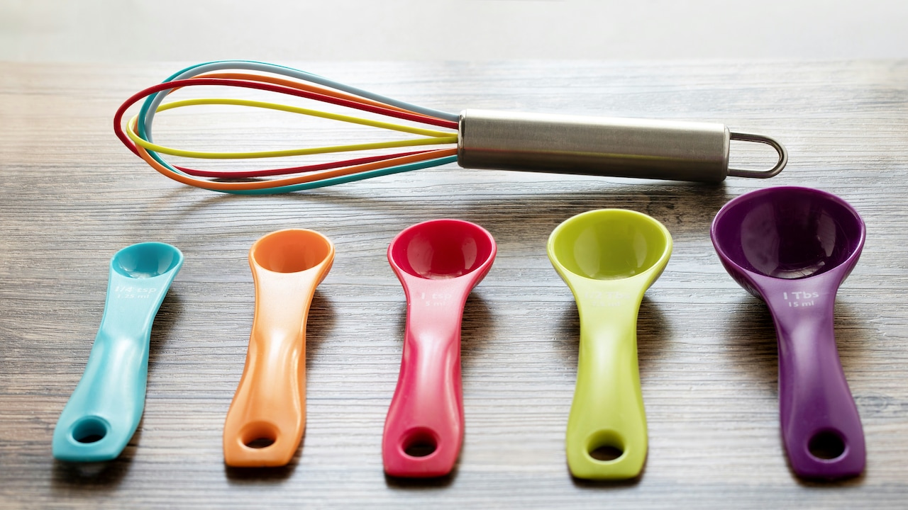 Silicone Baking Tools vs Metal Tools: Which Last Longer For Bakers? Silicone Baking Tools vs Metal Tools: Which Last Longer For Bakers?