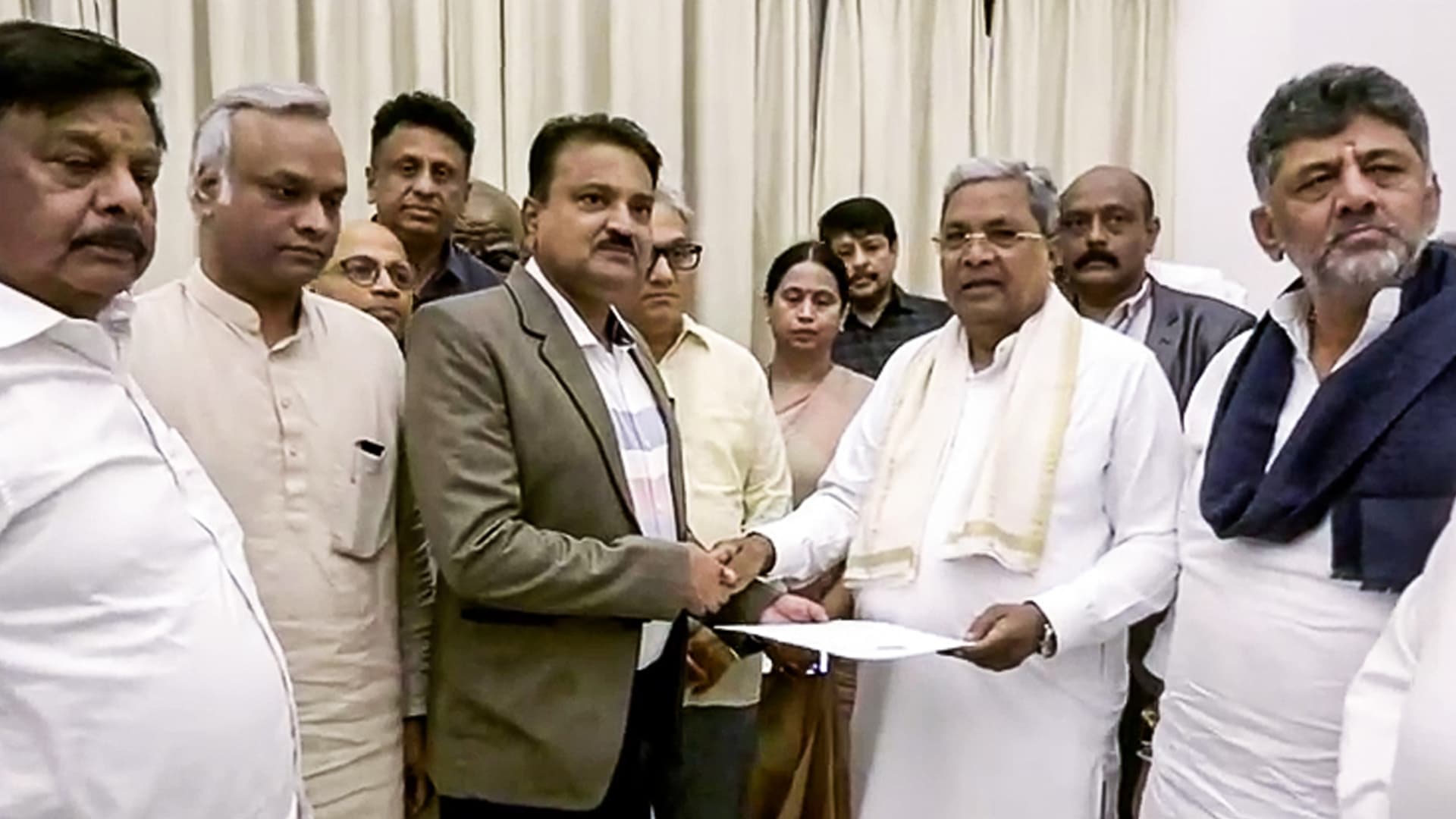 Siddaramaiah Resigns: Congress Seals K'Taka Leadership Switch