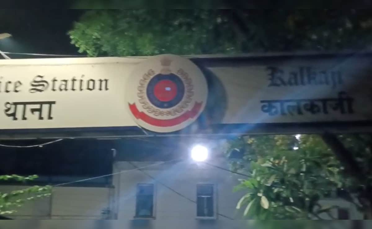 भद्दे कमेंट किये, बांस से पीटा, कपड़े फाड़े... दिल्‍ली के नेहरू प्‍लेस में नॉर्थ-ईस्ट की दो लड़कियों से बदसलूकी