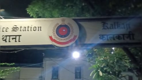 भद्दे कमेंट किये, बांस से पीटा, कपड़े फाड़े... दिल्&zwj;ली के नेहरू प्&zwj;लेस में नॉर्थ-ईस्ट की दो लड़कियों से बदसलूकी