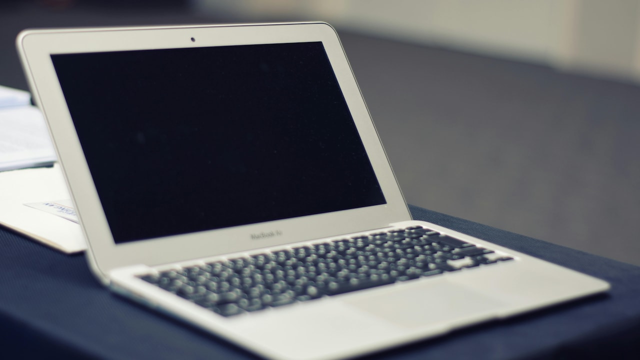 Laptop Smooth First 10 Minutes Then Lags? Thermal Throttling Explained