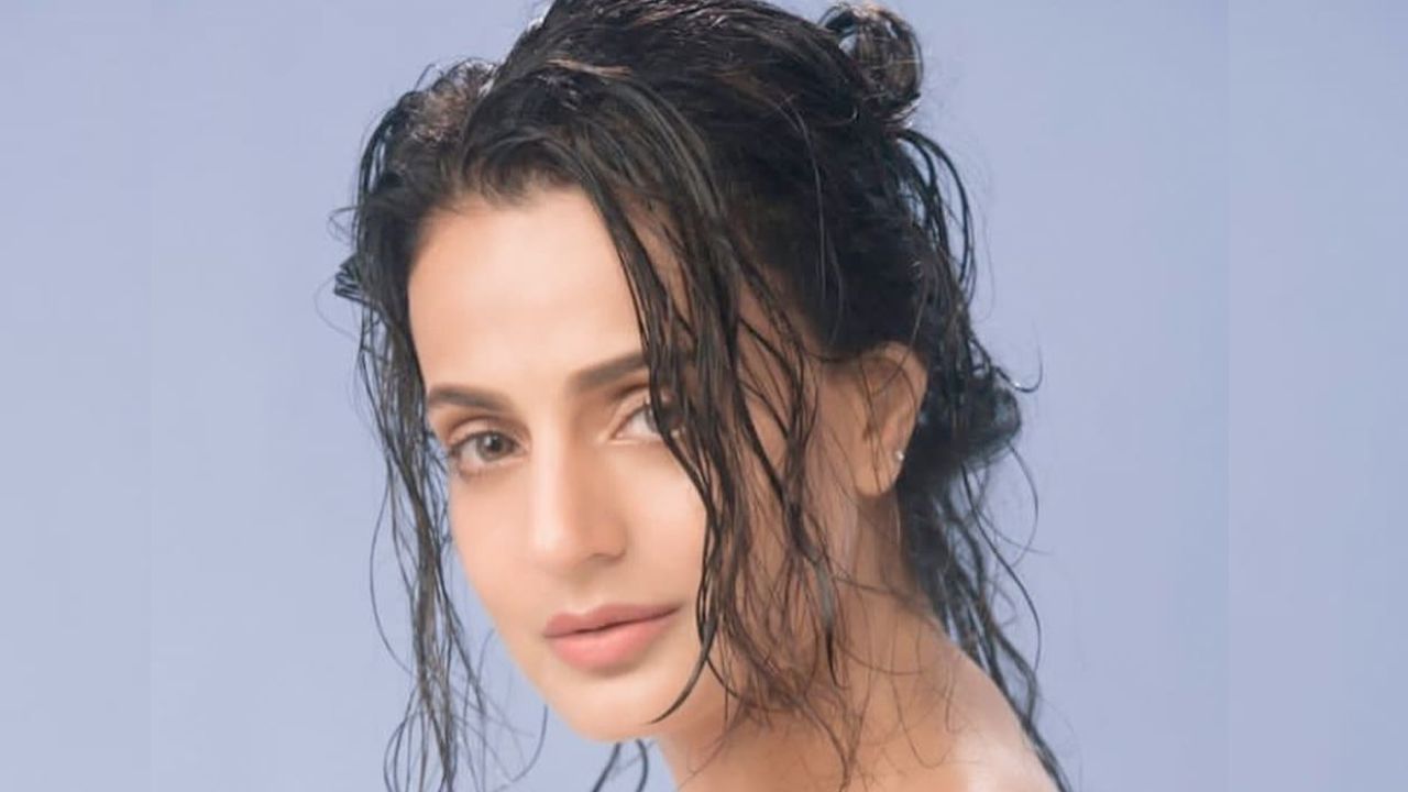 अमीषा पटेल ने ऋतिक रोशन के साथ शेयर की पुरानी फोटो, लिखी इंडस्ट्री की कड़वी सच्चाई