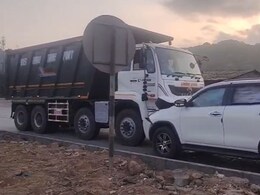 Palghar Accident: अनर्थ टळला! भाजप खासदाराच्या गाडीचा भीषण अपघात, डंपरची धडक;  चालक जखमी