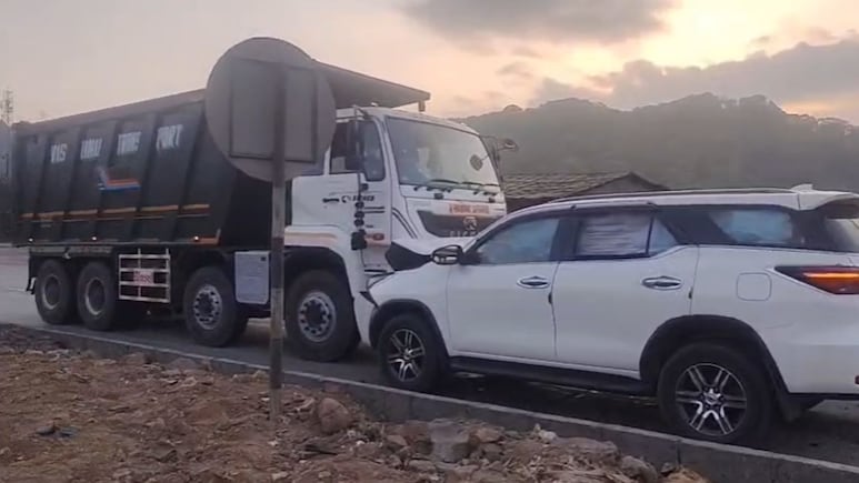 Palghar Accident: अनर्थ टळला! भाजप खासदाराच्या गाडीचा भीषण अपघात, डंपरची धडक;  चालक जखमी