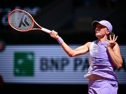 Iga Swiatek, Elena Rybakina Cruise Through Roland Garros Openers