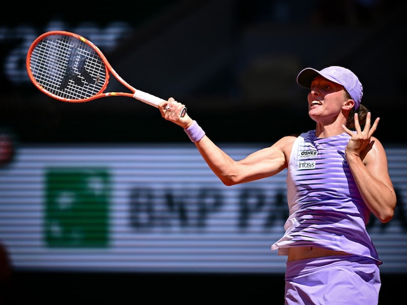 Iga Swiatek, Elena Rybakina Cruise Through Roland Garros Openers