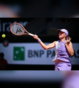 Iga Swiatek, Elena Rybakina Cruise Through Roland Garros Openers
