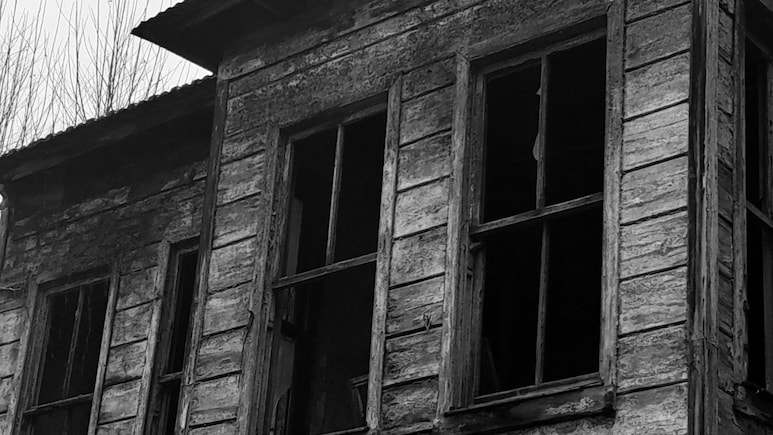 क्या पुराने घर-हवेली सच में भूतिया होते हैं? पुरानी इमारतों से भूतिया आवाजें कैसे आती हैं