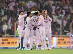GT vs SRH LIVE Score, IPL 2026: Abhishek Sharma, Travis Head Left Shell-Shocked By Mohammed Siraj, Kagiso Rabada; SRH 3 Down In Chase