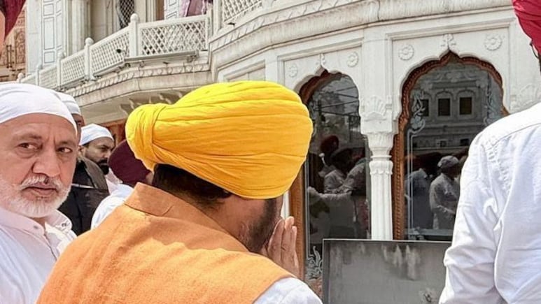 हरिमंदिर साहिब पहुंचकर CM मान ने टेका मत्था, बेअदबी‑विरोधी कानून को बताया ऐतिहासिक