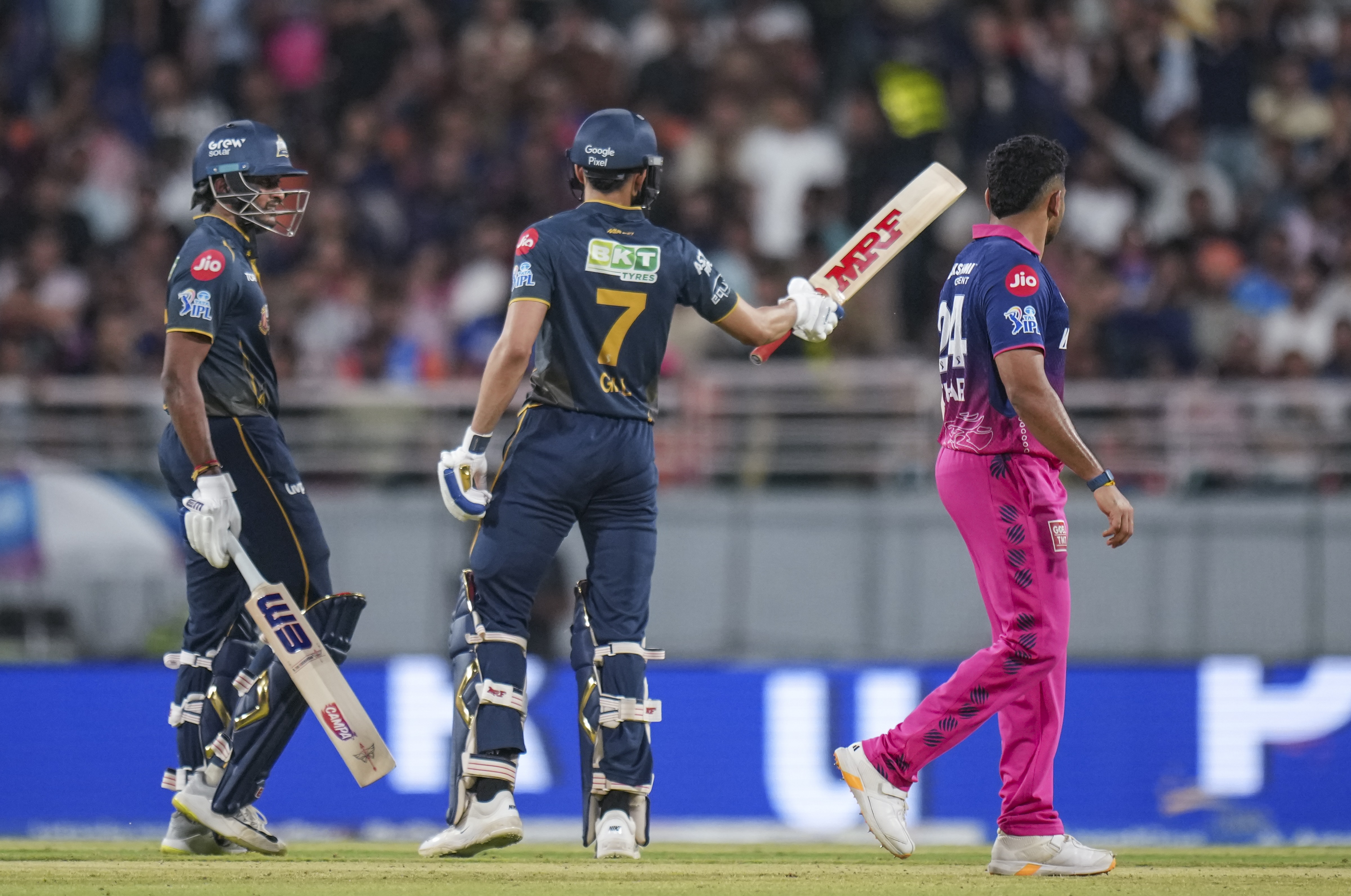 GT vs RR IPL 2026 Qualifier 2 Highlights: बेबी बॉस पर भारी पड़ा प्रिंस का शतक, गुजरात फाइनल में