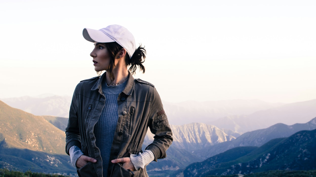 Lightweight Jackets That Do Not Feel Heavy Indoors: 5 Smart Picks