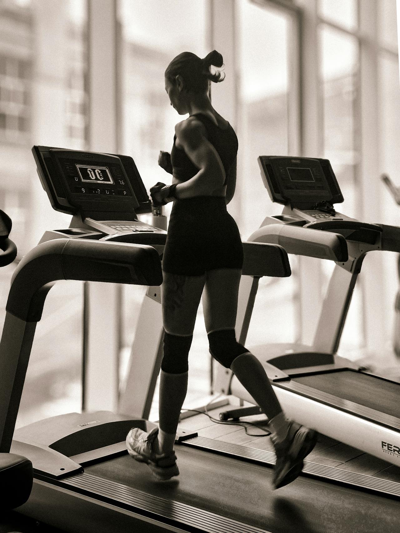 Short-duration skipping sessions may provide quick cardio benefits if done carefully