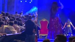Viral Video: <i>Dhurandhar</i> Singer Jasmine Sandlas Stops Dehradun Concert After Barricade Collapse
