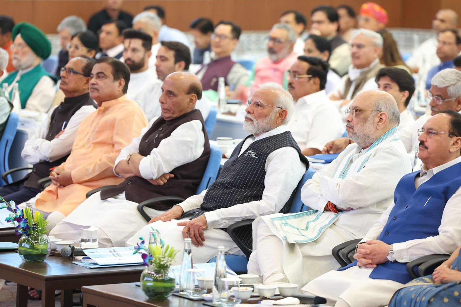 प्रधानमंत्री मोदी के सामने पेश हुआ मंत्रालयों का रिपोर्ट कार्ड, हरकत में आए मंत्री