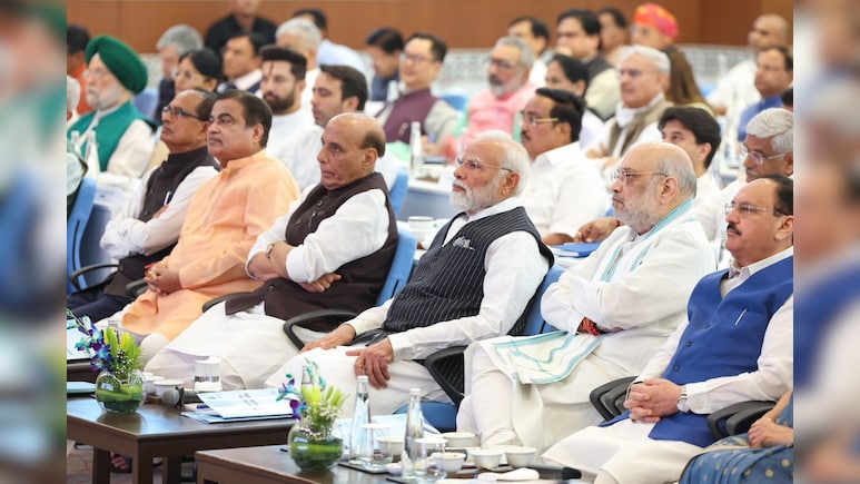 प्रधानमंत्री मोदी के सामने पेश हुआ मंत्रालयों का रिपोर्ट कार्ड, हरकत में आए मंत्री