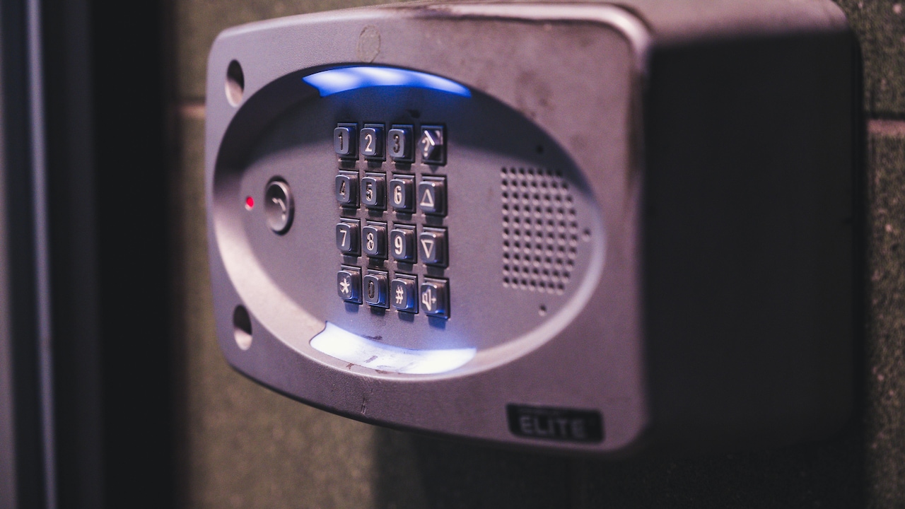 Generic Door Locks vs Smart Security: Better Home Protection Solutions
