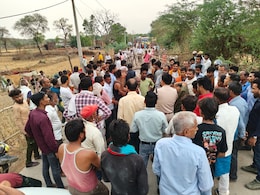 108 एंबुलेंस पर बकरी चोरी का आरोप, नाराज़ ग्रामीणों ने लगाया जाम, सतना में दो घंटे ठप रहा यातायात