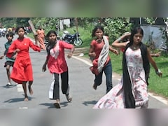 झारखंड: बोकारो एयरपोर्ट विस्तार पर बवाल, अतिक्रमण हटाने गई टीम पर महिलाओं ने क‍िया पथराव