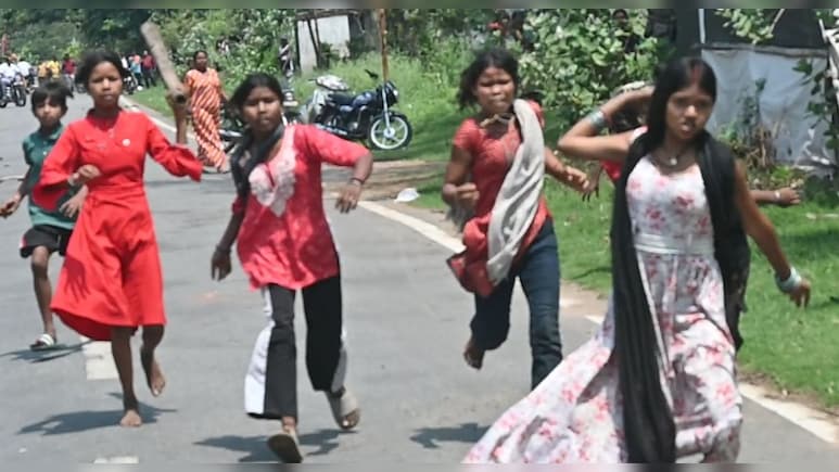 झारखंड: बोकारो एयरपोर्ट विस्तार पर बवाल, अतिक्रमण हटाने गई टीम पर महिलाओं ने क&zwj;िया पथराव
