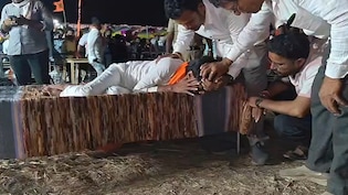 मराठा आरक्षण आंदोलन: अनशन पर बैठे मनोज जरांगे की तबीयत बिगड़ी, धूप के कारण हो रही हैं उल्टियां