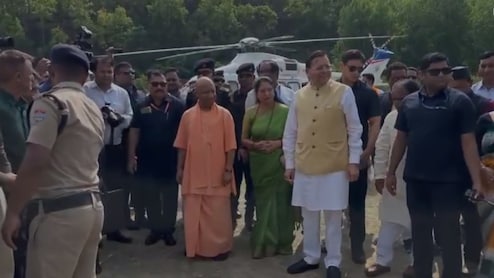 पैतृक गांव पहुंचे CM योगी: 'पहाड़ के लाल' के स्&zwj;वागत में उमड़ा जनसैलाब, मंदिर प्राण प्रतिष्ठा में हुए शामिल