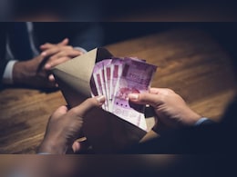 Bihar: निगरानी विभाग का बड़ा एक्शन, CHC का हेड क्लर्क 37 हजार रिश्वत लेते गिरफ्तार, वेतन के बदले मांगी थी 'कमीशन'